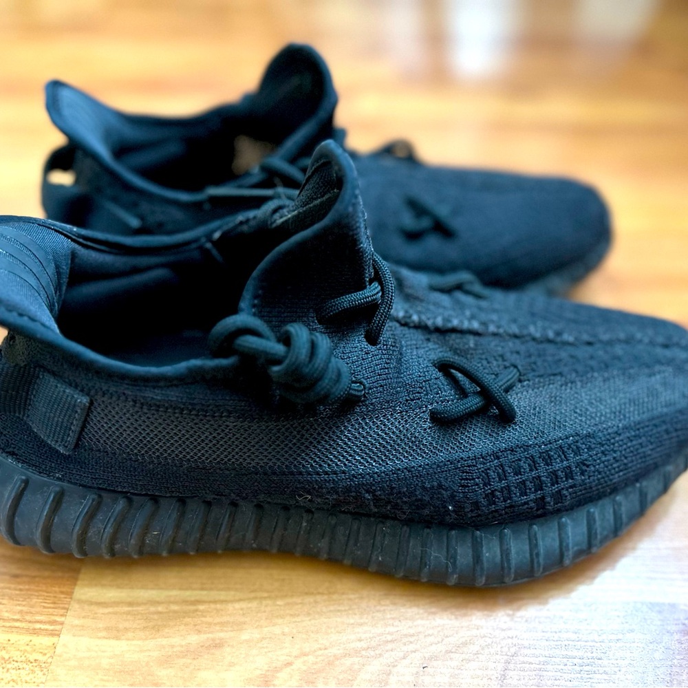 Yeezy Men’s size 9
